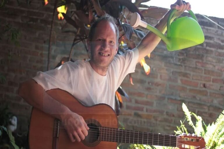 El nuevo disco de Pedro Guastavino invita a disfrutar de casi media hora de inmersión en el paisaje y en la cotidianeidad del andar por Bajada Grande.