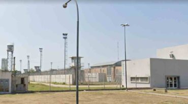 Un hombre efectuó al menos seis disparos contra el frente de la Unidad Penitenciaria Nº 16. Archivo.