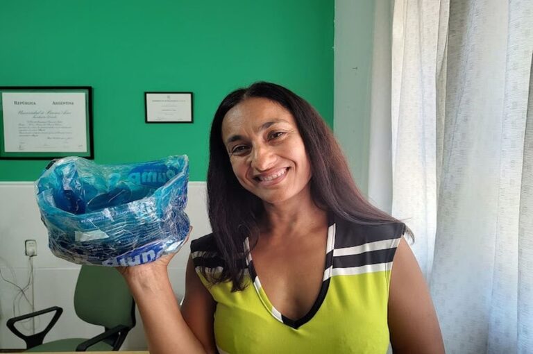 Karina López atravesó una quimioterapia protegiendo su cabello con un casco frío