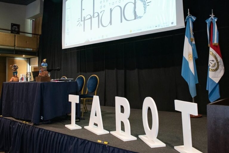 La propuesta apunta a que cada persona que se acerque al Tarot comience un viaje interior