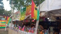 El stand colorido de Ghana y otras naciones africanas. Mirador Provincial.