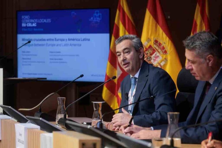 Javkin se encuentra en Europa invitado por la Diputación de Barcelona y el Gobierno de España. Gentileza: prensa Municipalidad de Rosario.