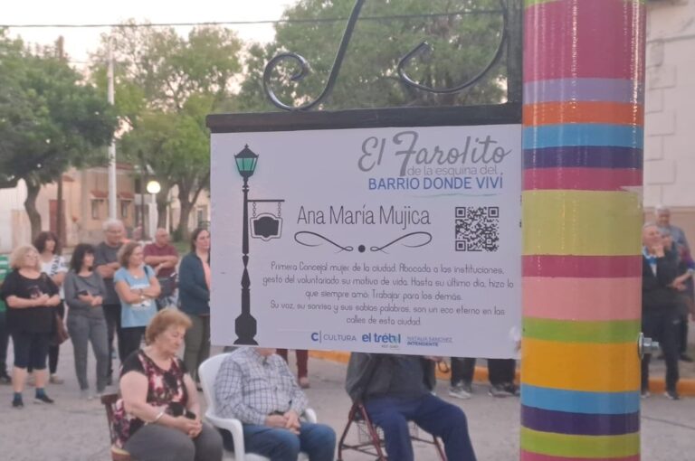 Homenaje a Ana María Mujica