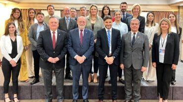 Pullaro recibió a la delegación acompañado por futuros colaboradores: Felipe Michlig