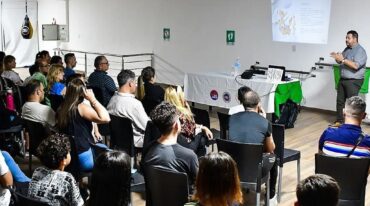 El doctor Pablo Cymbalista expuso ante los presentes en el gimnasio del Sindicato de Camioneros de Entre Ríos.