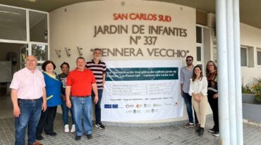Primo junto a referentes de la Universidad Nacional de La Plata y autoridades de la RAMCC (Red Argentina de Municipios y Comunas frente al Cambio Climático) y de la empresa SAVYC quienes serán los encargados de llevar a cabo las obra de rehabilitación energética. Gentileza