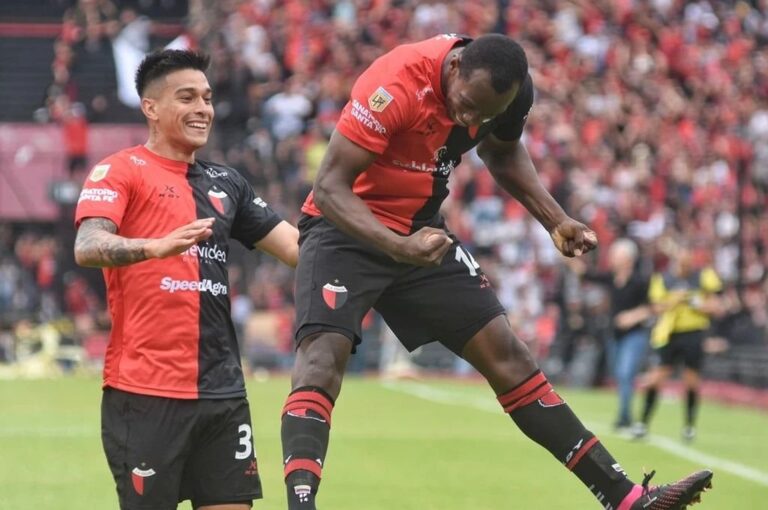 El desahogo de Baldomero Perlaza tras anotar el primero. Mirador