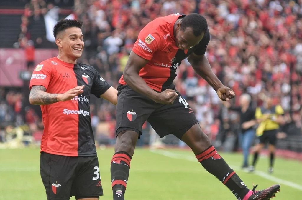 El desahogo de Baldomero Perlaza tras anotar el primero. Mirador