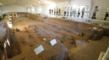 Patrimonio. Uno de los elementos que impacta a los visitantes es la presentación museográfica que replica las sepulturas de los vecinos y religiosos que allí fueron enterrados.  Gentileza
