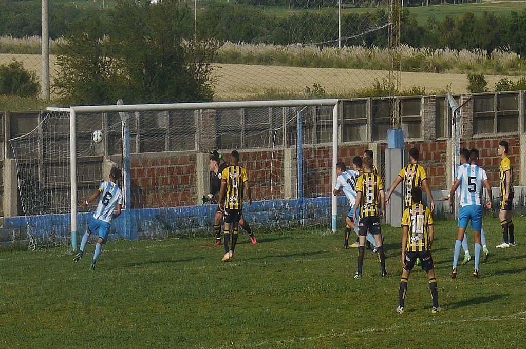 El cabezazo de Lautaro Robles ya se convirtió en el gol del empate de Belgrano. Marcelo Tortul