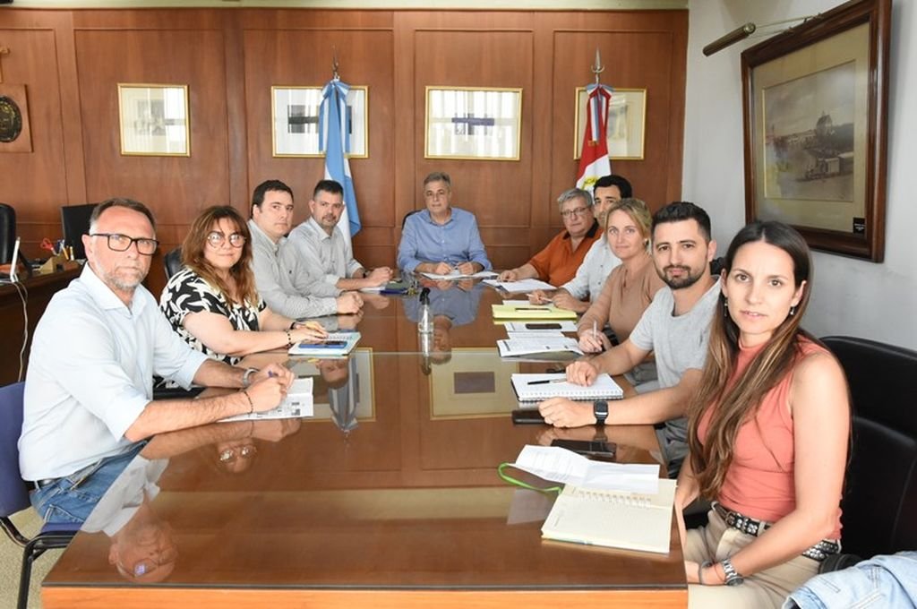 "Acordamos que estaremos convocando a representantes del Sindicato de Empleados y Obreros Municipales (SEOM) y de la Asociación de Personal Jerarquizado (APJ) a partir de sendas notas que nos acercaron y les daremos la participación en una reunión para que puedan plantear cuestiones que consideren necesarias". Gentileza