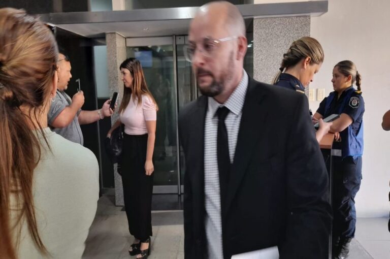 El fiscal Mariano Budasoff y detrás