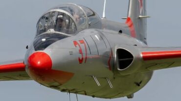 Un vuelo a la eternidad. Gastón Vanucci al frente del jet que era único en Sudamérica. Nicolás Segui