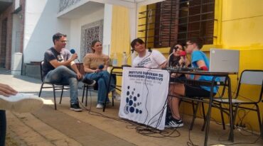 Los periodistas Sebastián Gálligo y Evangelina Ramallo fueron parte de la radio abierta. Aldana Badano
