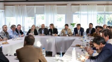 La reunión de trabajo para oficializar el gabinete que acompañará a Pullaro en la conducción de la Casa Gris. gentileza