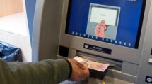 Los empleados estatales recibirán un aumento por inflación. Archivo.