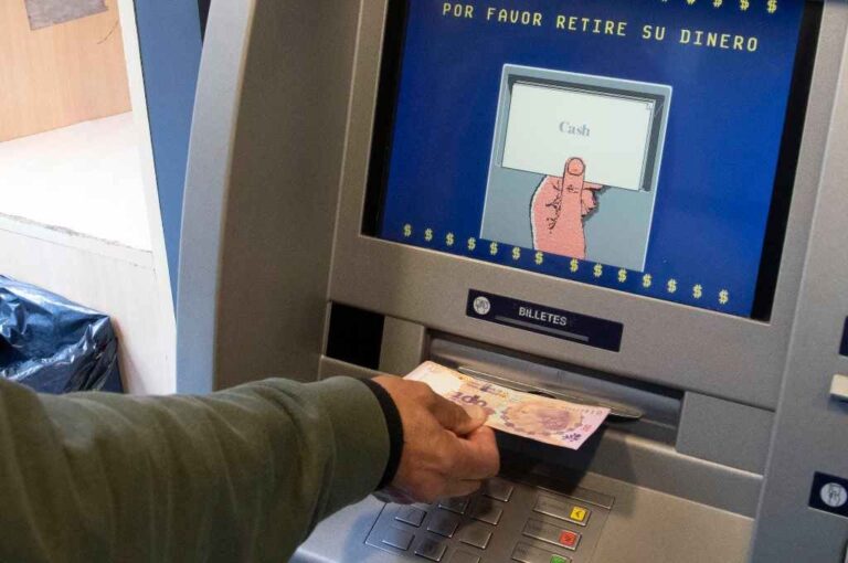 Los empleados estatales recibirán un aumento por inflación. Archivo.