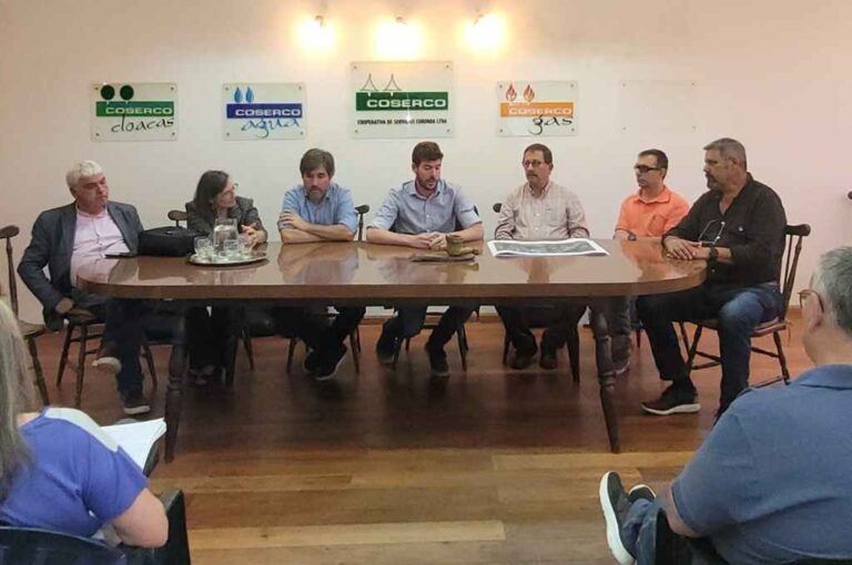 La reunión en CoSerCo encontró por primera vez a las partes. Gentileza: prensa Municipalidad de Coronda.