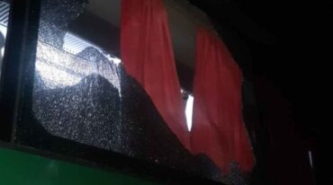 Una de las unidades con cristales destruidos. Gentileza.