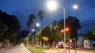 Se recorrieron los canteros de Av. Aristóbulo del Valle para apreciar el nuevo sistema de lumínico. Mun. de Rafaela