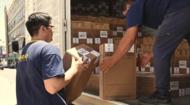 El transporte de las urnas se realiza en los vehículos del Correo Argentino.