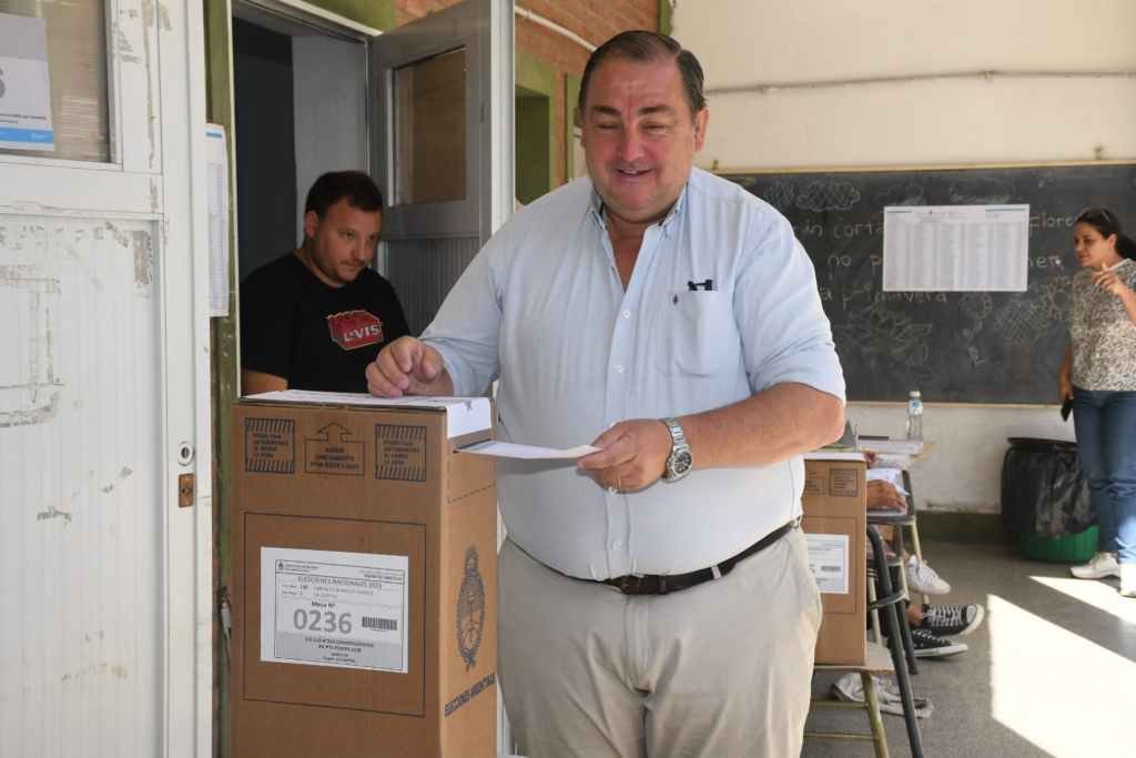 Juan Pablo Poletti emitió su voto en la escuela 264 Constituyentes. Flavio Raina.