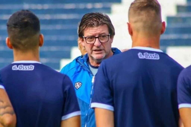Alfredo Berti consiguió el primer ascenso a la A con Independiente Rivadavia y renunció a su cargo. Es el candidato principal a suceder a Gabriel Heinze. Archivo.