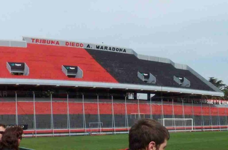Los hinchas sabaleros se ubicarán en el sector local del estadio de NOB. Archivo.