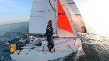 Los mini transat son veleros muy pequeños con pocas comodidades