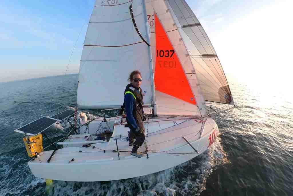 Los mini transat son veleros muy pequeños con pocas comodidades