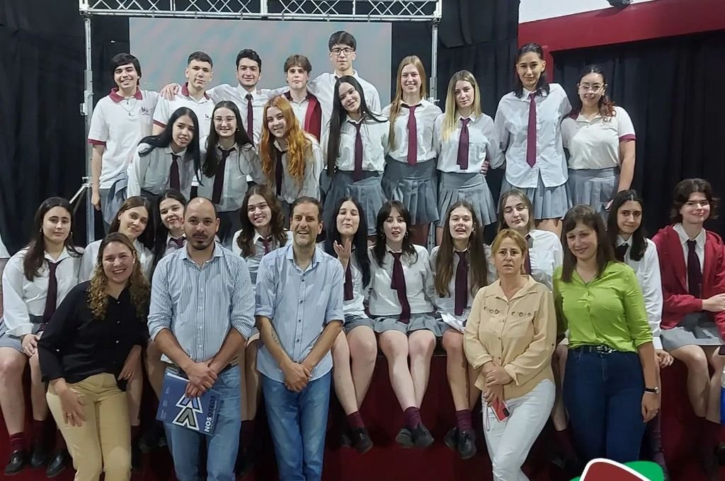 Alumnos y docentes del IMA