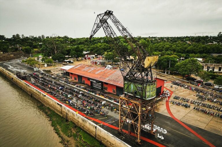 La panorámica del puerto de La Paz volverá a evidenciar la inigualable convocatoria de su triatlón internacional
