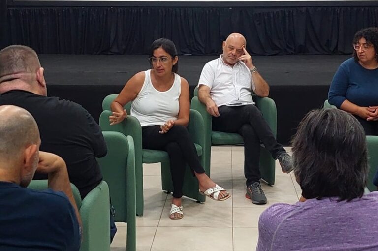 La intendenta Sánchez se reunión con parte de los -ahora- extrabajadores de De Laval. gentileza