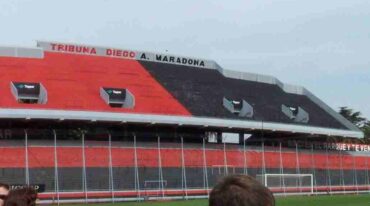 La hinchada colonista ocupará la tribuna llamada Diego Maradona. Archivo.