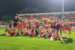El plantel festejó en la cancha de Ben Hur. Gentileza: prensa Unión.