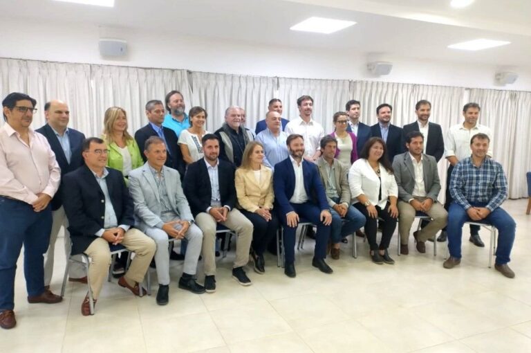 El intendente electo presentó a su gabinete. Belén Fedullo