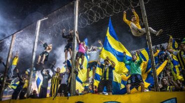 Los hinchas celebran que el partido se juegue más cerca de Rosario que el anterior