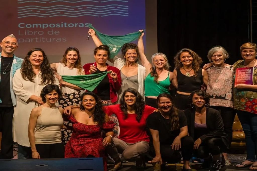 Con música y mucha emoción se presentó el libro 'Compositoras'