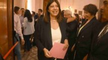 Clara García es la primera mujer en presidir la Cámara de Diputados provincial.  Guillermo Di Salvatore.