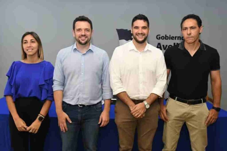 El intendente reelecto Gonzalo Braidot presentó este jueves a los nuevos integrantes del equipo. Gentileza.