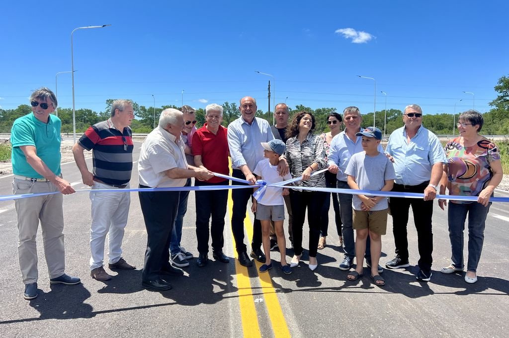 Durante la inauguración también estuvieron presentes el administrador general y el subadministrador de la Dirección Provincial de Vialidad