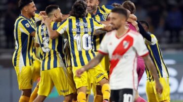 ¡Locura "canalla"! El equipo de Russo despachó a River y se metió en la final de la Copa de la Liga. Télam