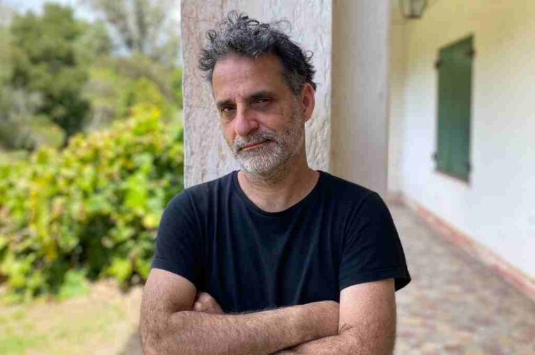 "Casi siempre empiezo una canción por el acompañamiento de guitarra"