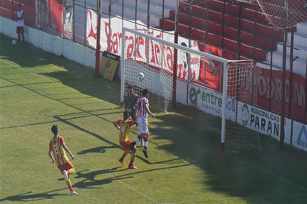 El Decano paranaense ganó con claridad y pasó de fase.