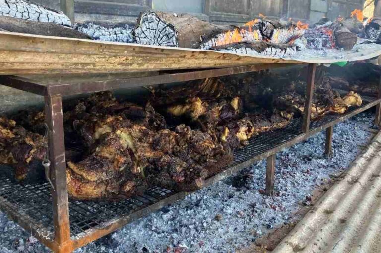 Un asado para cuatro personas ya puede costar entre 20 y 30.000 pesos. Imagen ilustrativa.