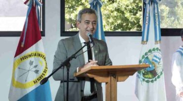 Javkin asumió en la Vecinal Empalme Graneros. Gentileza: prensa Municipalidad de Rosario.