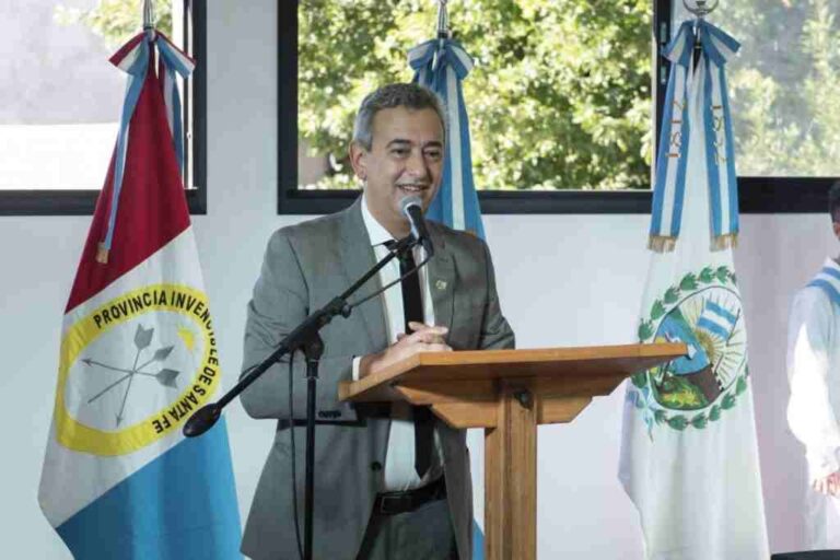 Javkin asumió en la Vecinal Empalme Graneros. Gentileza: prensa Municipalidad de Rosario.