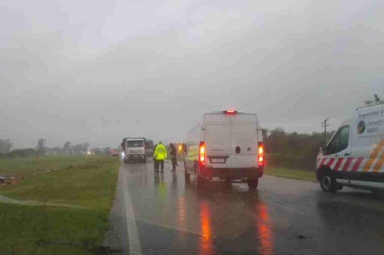 El tránsito de vehículos por el sector permanece interrumpido