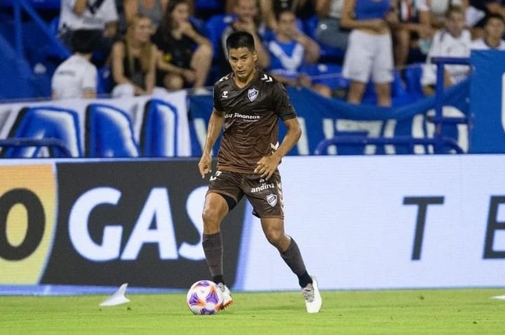 Gonzalo Asís es el lateral que podría llegar a calle Grella.