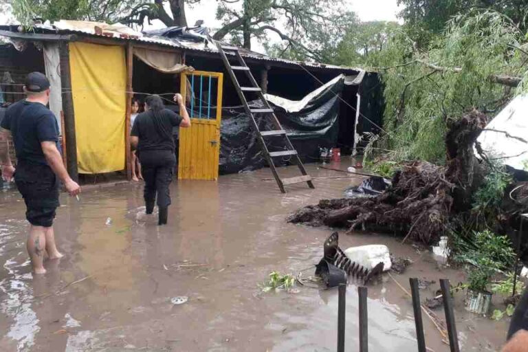 El agua caída afectó a los vecinos. Gentileza.